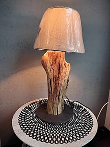 Svietidlá - Stolová lampa drevená - 16616581_