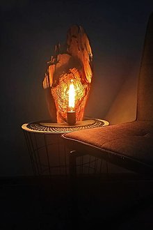 Svietidlá - Stolová lampa drevená - 16616645_