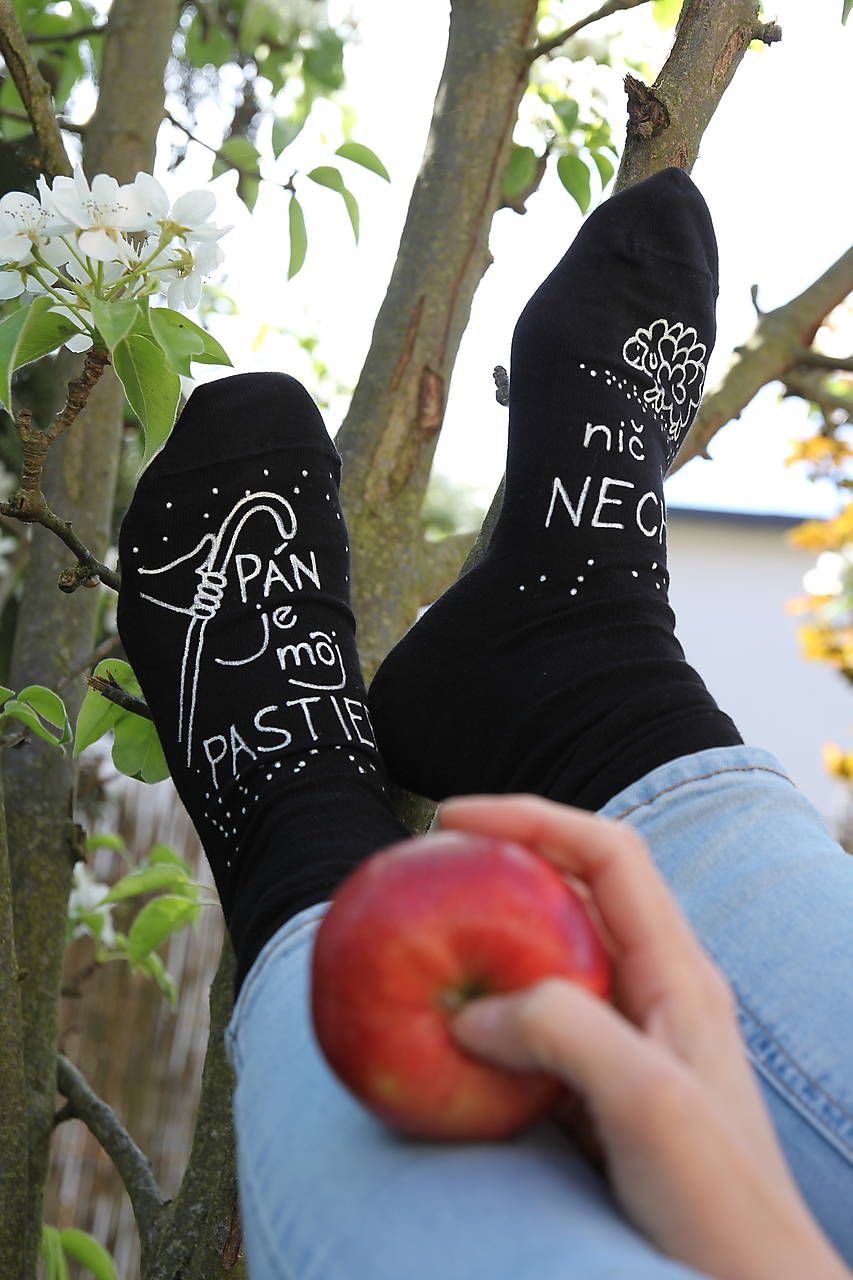 Motivačné maľované ponožky s nápisom: "Pán je môj pastier!" (Čierne 43-46 skladom)