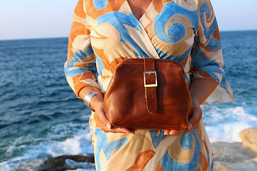 Kabelky - Kožená crossbody kabelka KUMELI - čokoládová farba - 16621366_