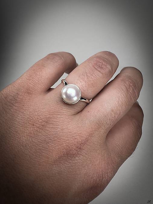 Strieborný 925/1000 prsteň s riečnou perlou, veľkosť 56