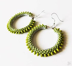 Náušnice - Zelené kruhové handmade náušnice z korálok - 16624326_