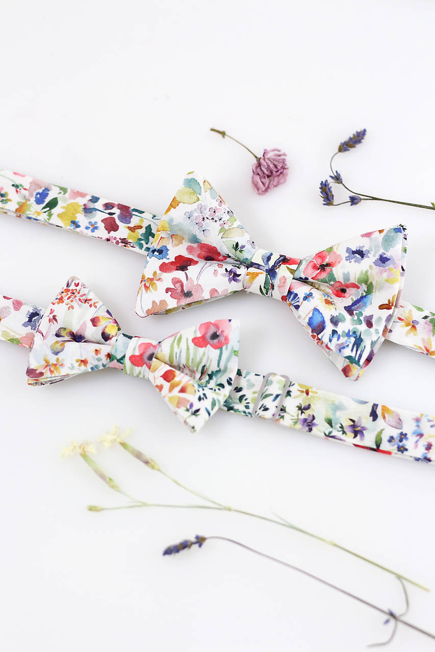 Svadobný set - pánsky a detský motýlik z exkluzívnej kvetinovej látky Liberty London