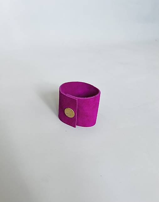 Náramky - Kožený náramok purpurový - 16632821_