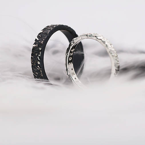 Prstene - Sme párik Odvážnych / strieborné obrúčky Ag925 (Štruktura+patina) - 16633728_