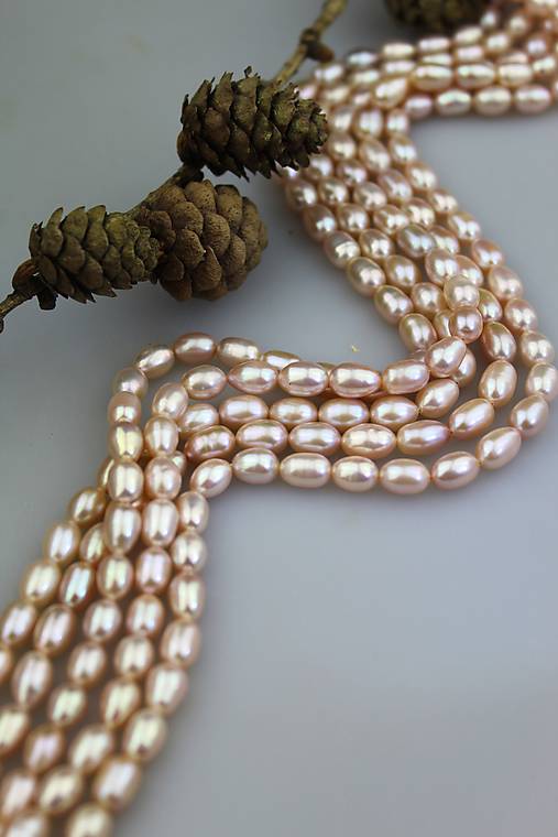 Minerály - Pravé perly 7-8mm, šnúra 38cm - 16636844_