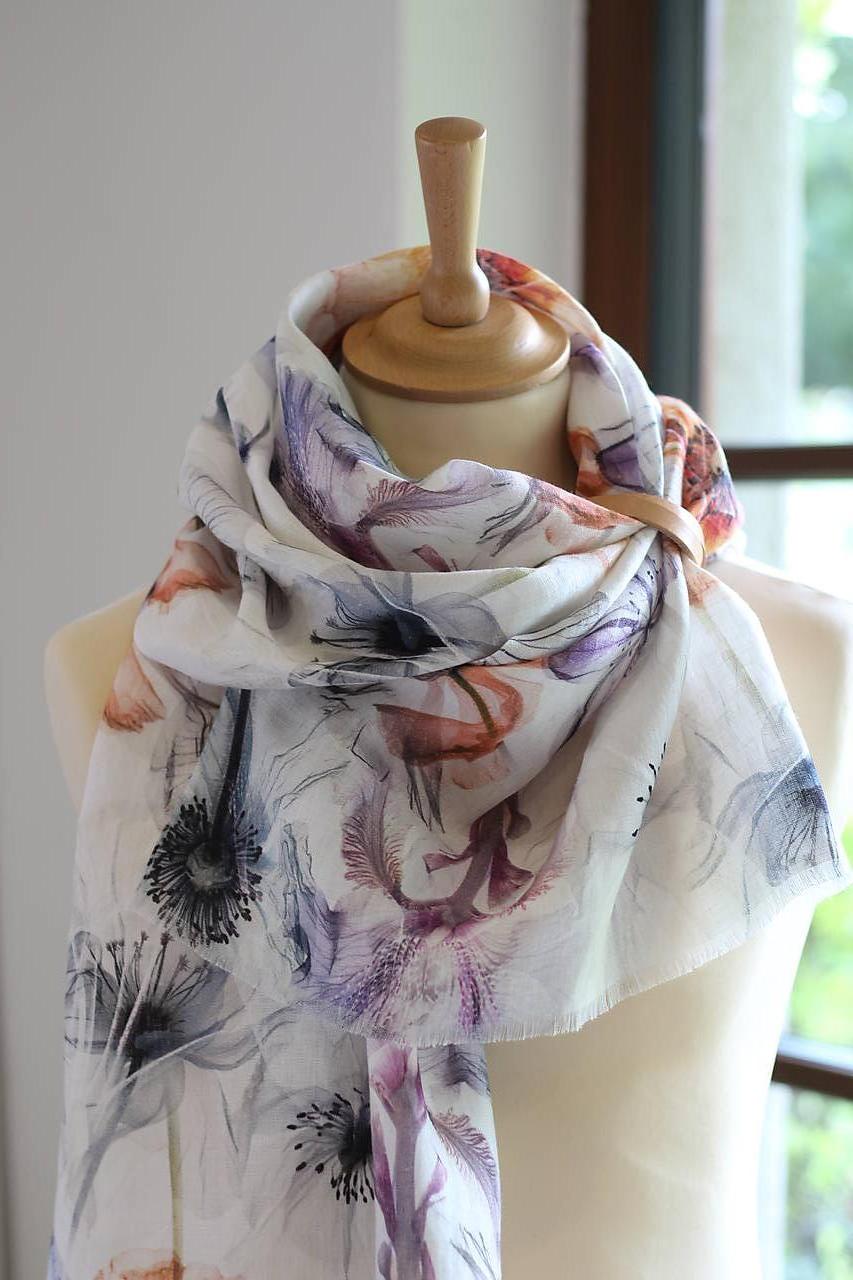 Exkluzívna dámska biela šatka s kvetinami " Boho Poppy"