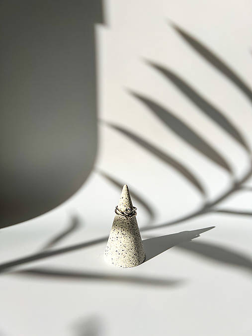 Dekorácie - Stojan na šperky/prstene - 16635294_