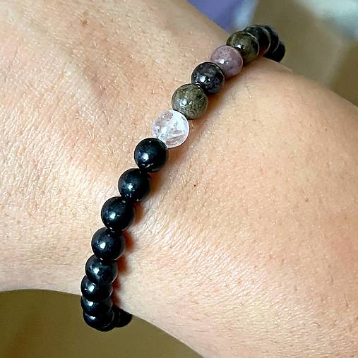 ZĽAVA 10% Shungite, Tourmaline, Quartz Bracelet / Elastický náramok s pravým šungitom, krištáľom a turmalínom P-101