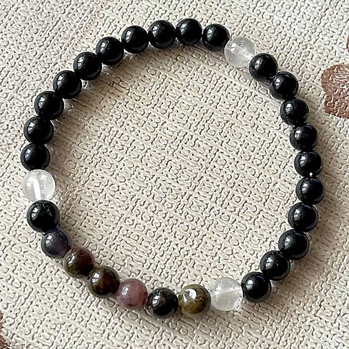 ZĽAVA 10% Shungite, Tourmaline, Quartz Bracelet / Elastický náramok s pravým šungitom, krištáľom a turmalínom P-101