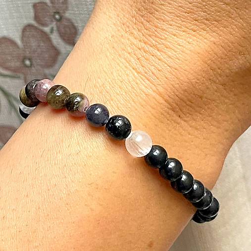 ZĽAVA 10% Shungite, Tourmaline, Quartz Bracelet / Elastický náramok s pravým šungitom, krištáľom a turmalínom P-101