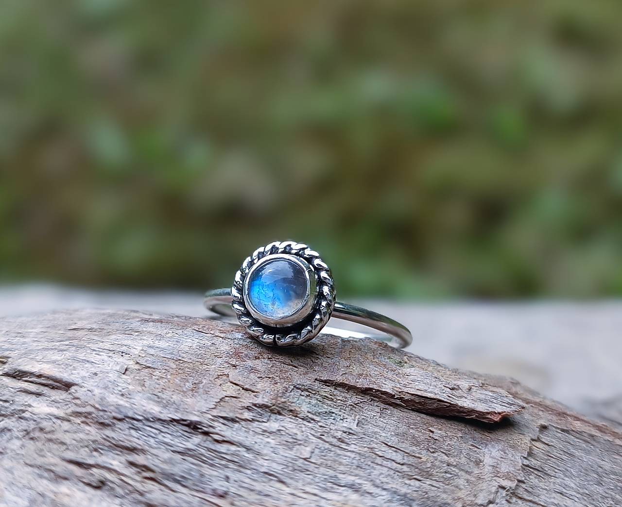 Strieborný Prsteň s Mesačným kameňom