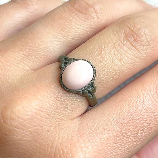 Simple Mini Bronze Pink Opal Ring / Jemný bronzový prsteň s ružovým opálom E035