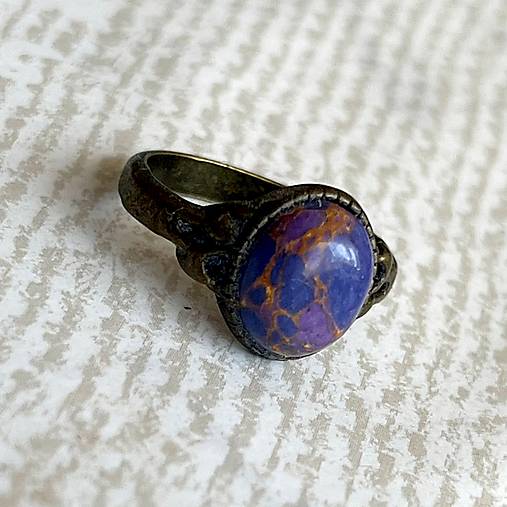 Simple Mini Bronze Purple Howlite Ring / Jemný bronzový prsteň s fialovým howlitom E035