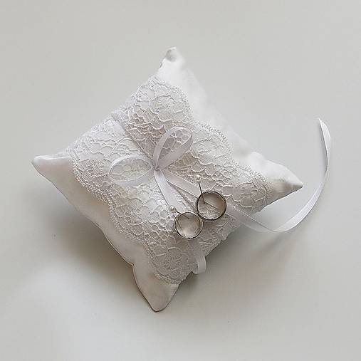 Svadobný vankúšik s jemnou čipkou - rôzna farba mašličky