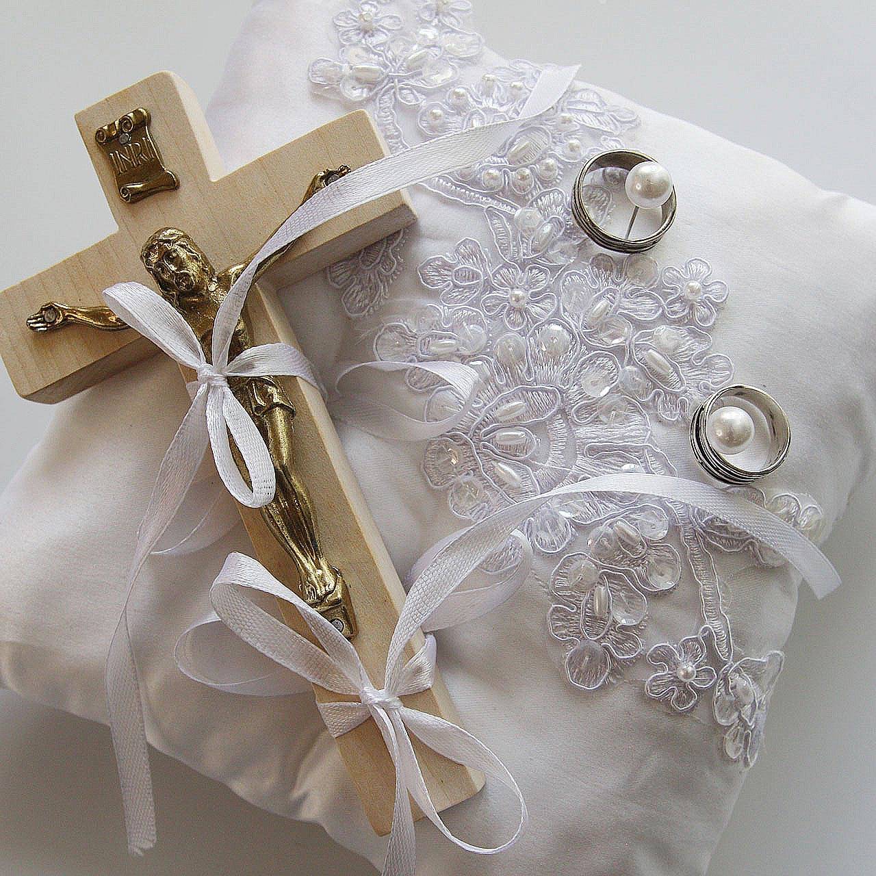 Svadobný vankúšik pod obrúčky a križik