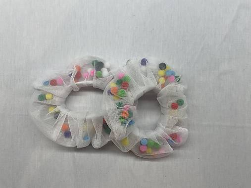 Ozdoby do vlasov - Pom Pom scrunchie  (Biela) - 16641693_