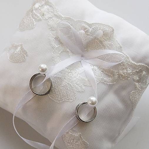 Svadobný vankúšik pod obrúčky alebo menší krížik