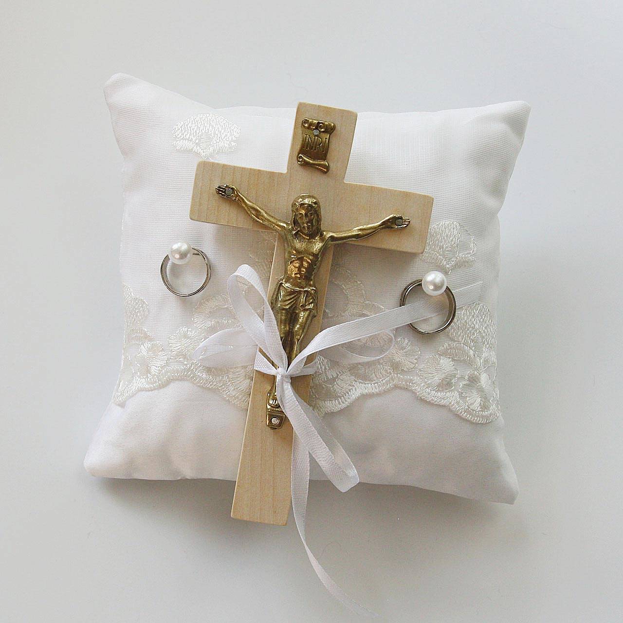 Svadobný vankúšik pod obrúčky alebo menší krížik