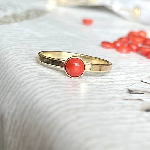 Red Coral AG925 Gold Plated Ring / Jemný strieborný pozlátený prsteň s koralom E040