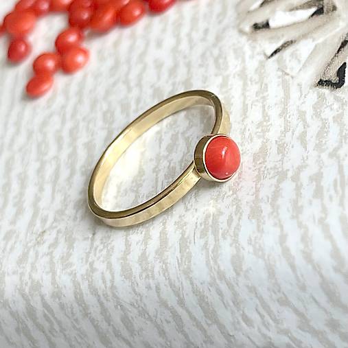 Red Coral AG925 Gold Plated Ring / Jemný strieborný pozlátený prsteň s koralom E040