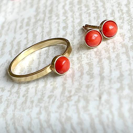 Red Coral AG925 Gold Plated Ring / Jemný strieborný pozlátený prsteň s koralom E040