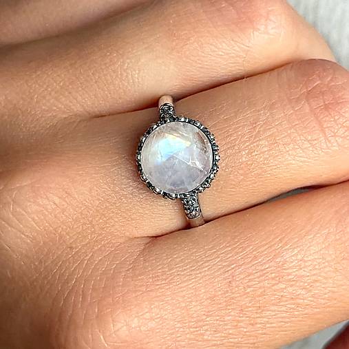 Filigree Rainbow Moonstone Ag925 Silver Ring  / Strieborný filigránový prsteň s brúseným mesačným kameňom E026