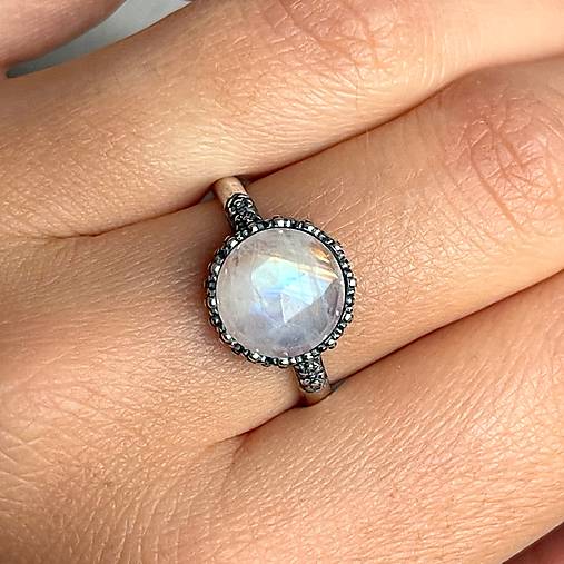 Filigree Rainbow Moonstone Ag925 Silver Ring  / Strieborný filigránový prsteň s brúseným mesačným kameňom E026