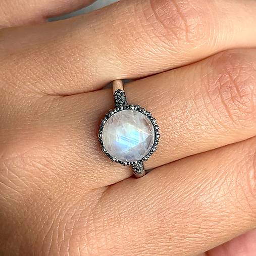 Filigree Rainbow Moonstone Ag925 Silver Ring  / Strieborný filigránový prsteň s brúseným mesačným kameňom E026