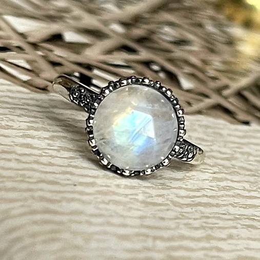 Filigree Rainbow Moonstone Ag925 Silver Ring  / Strieborný filigránový prsteň s brúseným mesačným kameňom E026