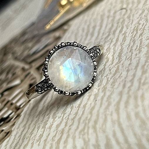 Filigree Rainbow Moonstone Ag925 Silver Ring  / Strieborný filigránový prsteň s brúseným mesačným kameňom E026