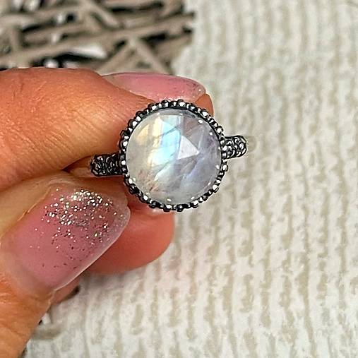 Filigree Rainbow Moonstone Ag925 Silver Ring  / Strieborný filigránový prsteň s brúseným mesačným kameňom E026