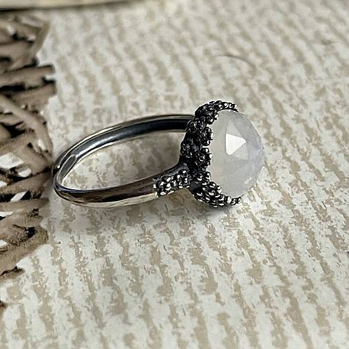 Filigree Rainbow Moonstone Ag925 Silver Ring  / Strieborný filigránový prsteň s brúseným mesačným kameňom E026