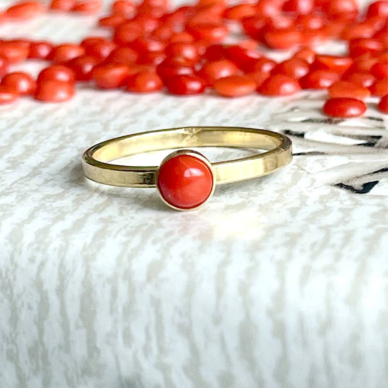 Red Coral AG925 Gold Plated Ring / Jemný strieborný pozlátený prsteň s koralom E040