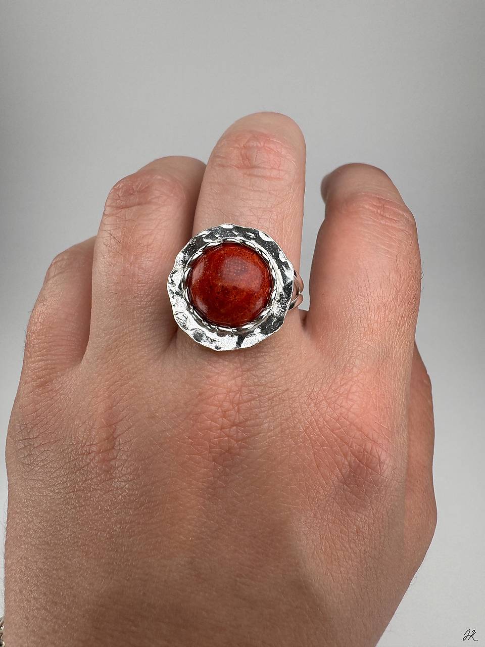 Strieborný 925/1000 prsteň kvet s korálom, veľkosť 58 