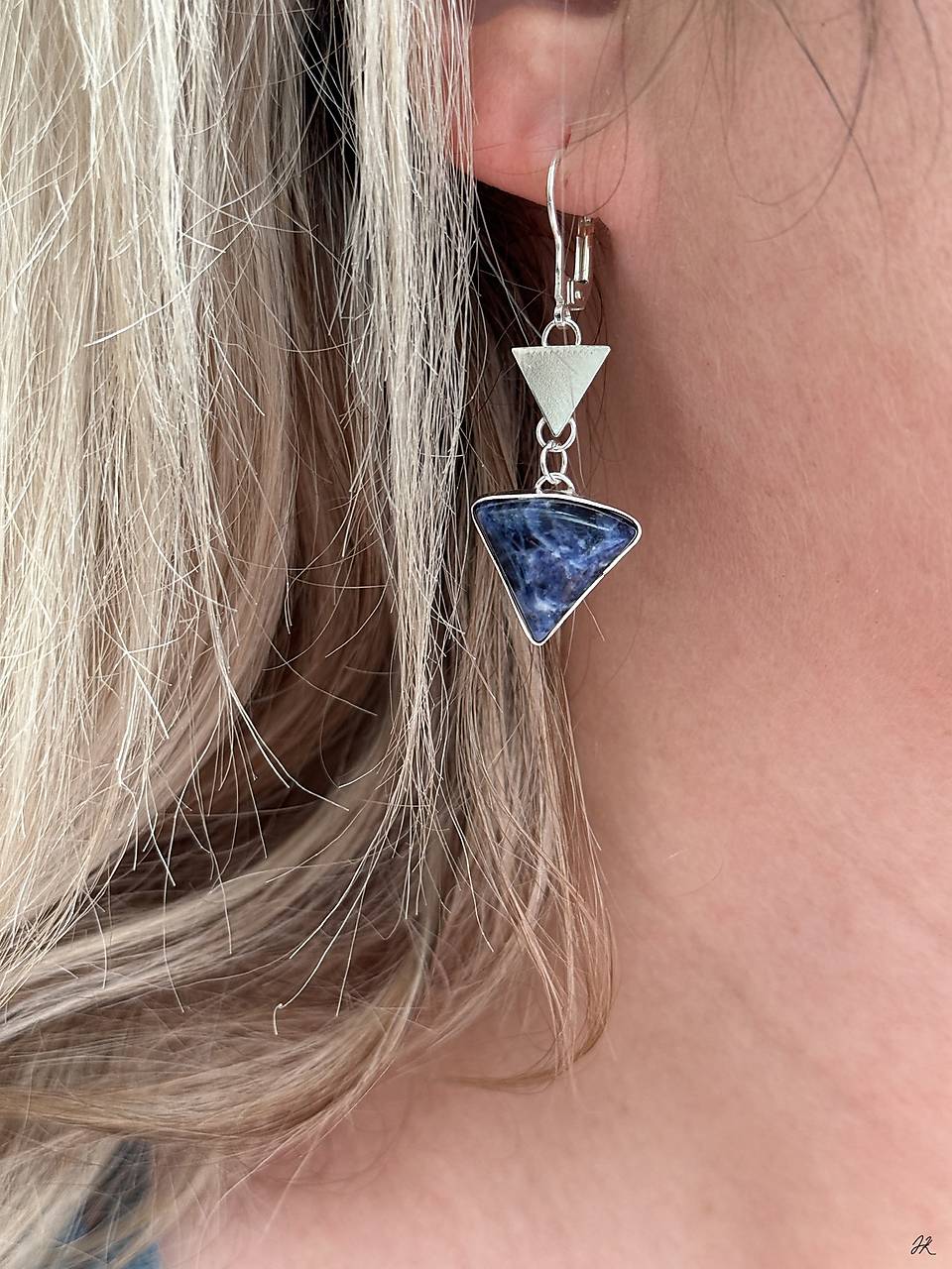 Strieborné náušnice so sodalitom 