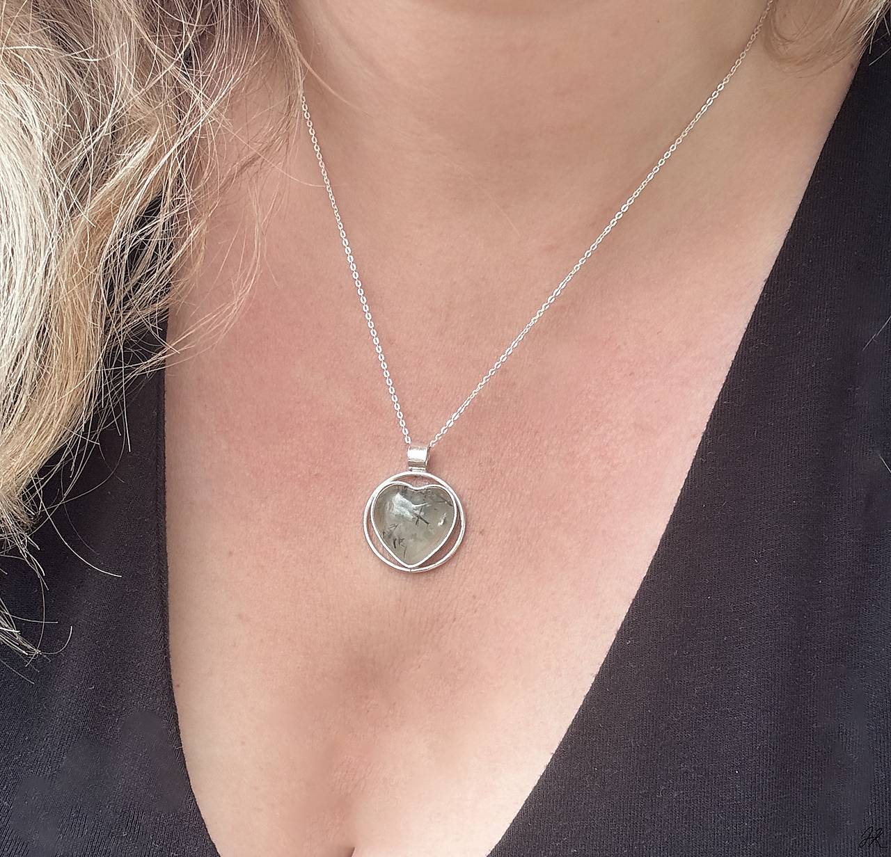 Strieborný 925/1000 prívesok so srdcom minerál prehnit