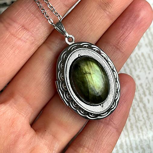 Oval Gemstone Antique Silver Locket Necklace / Otvárací medailón (Labradorite E023)