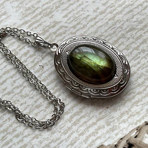 Oval Gemstone Antique Silver Locket Necklace / Otvárací medailón (Labradorite E023)