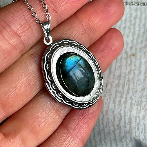 Oval Gemstone Antique Silver Locket Necklace / Otvárací medailón (Labradorite E023)