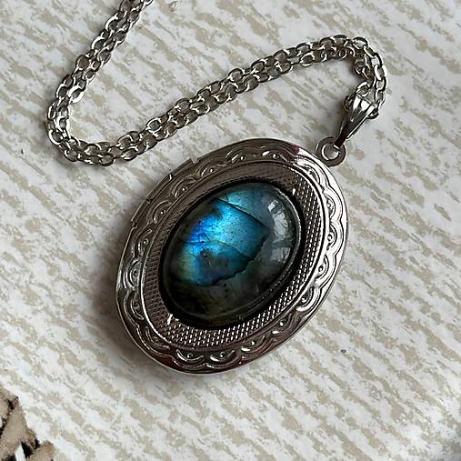 Oval Gemstone Antique Silver Locket Necklace / Otvárací medailón (Labradorite E023)