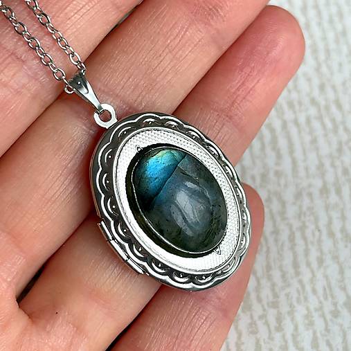 Oval Gemstone Antique Silver Locket Necklace / Otvárací medailón (Labradorite E023)