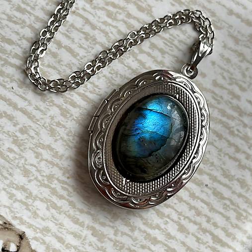 Oval Gemstone Antique Silver Locket Necklace / Otvárací medailón (Labradorite E023)