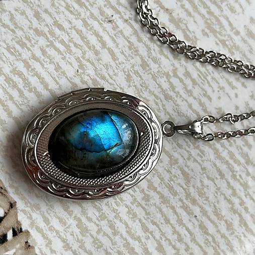 Oval Gemstone Antique Silver Locket Necklace / Otvárací medailón (Labradorite E023)