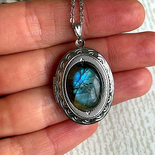 Oval Gemstone Antique Silver Locket Necklace / Otvárací medailón (Labradorite E023)