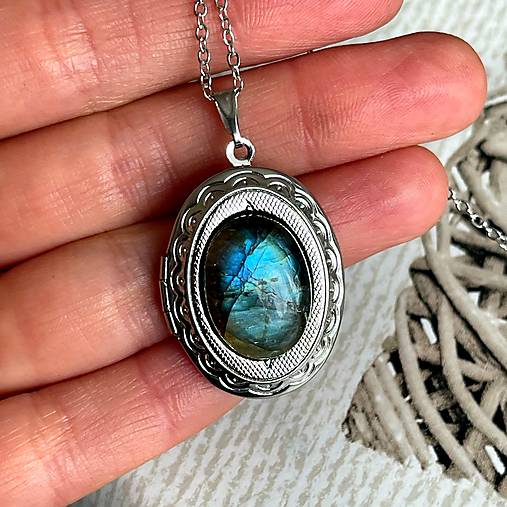 Oval Gemstone Antique Silver Locket Necklace / Otvárací medailón (Labradorite E023)