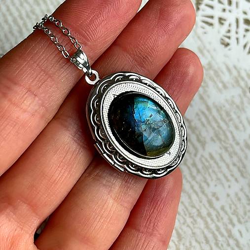 Oval Gemstone Antique Silver Locket Necklace / Otvárací medailón (Labradorite E023)