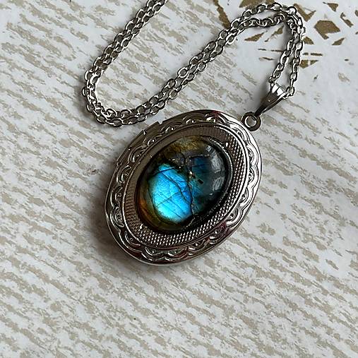 Oval Gemstone Antique Silver Locket Necklace / Otvárací medailón (Labradorite E023)