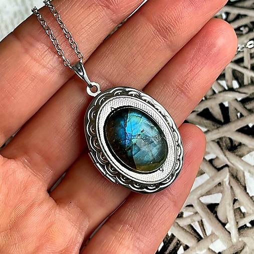 Oval Gemstone Antique Silver Locket Necklace / Otvárací medailón (Labradorite E023)