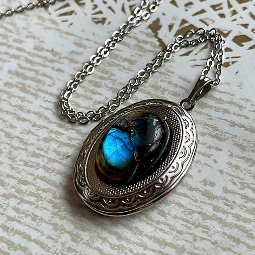 Oval Gemstone Antique Silver Locket Necklace / Otvárací medailón (Labradorite E023)